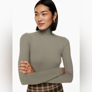 Aritzia Wilfred Womens Cropped Turtleneck Size Medium Dry Basil Green Slim Light